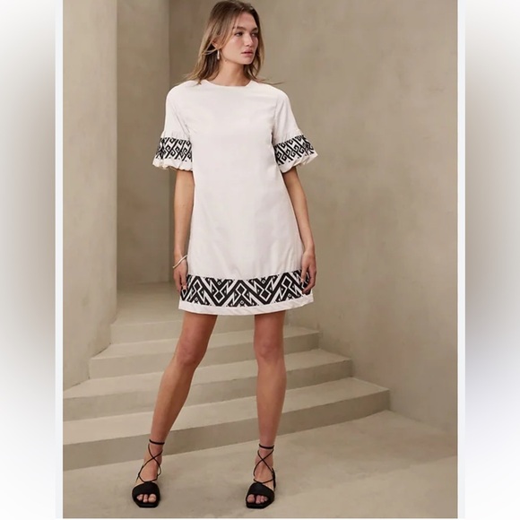 ⭐️NWT Banana Republic Embroidered Shift Dress⭐️